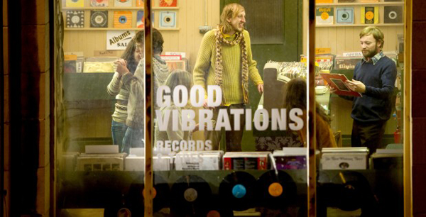 Good vibrations | Glenn Leybum / Lisa Barros D'Sa